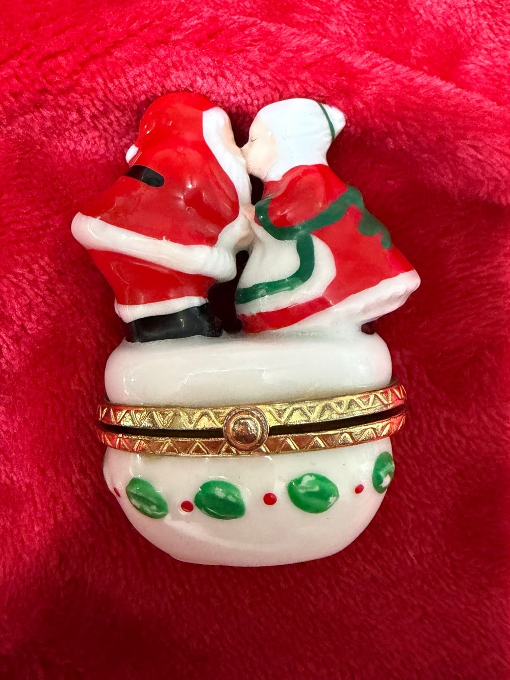 Santa kissing tinkle boxes
